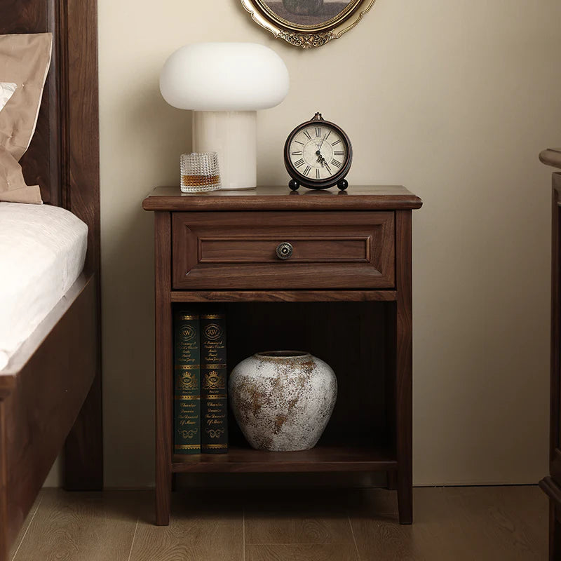Elle Bedside
