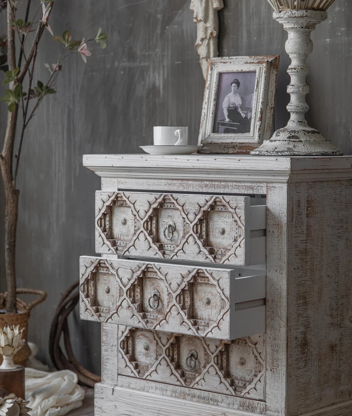 Naksh Bedside Table