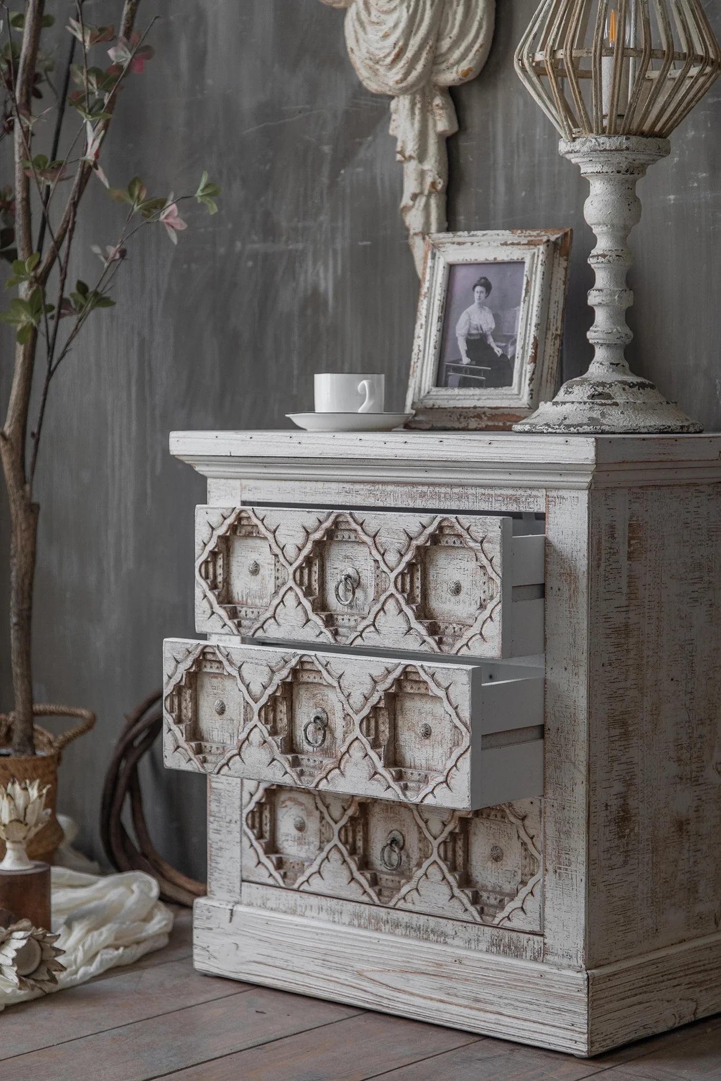 Naksh Bedside Table