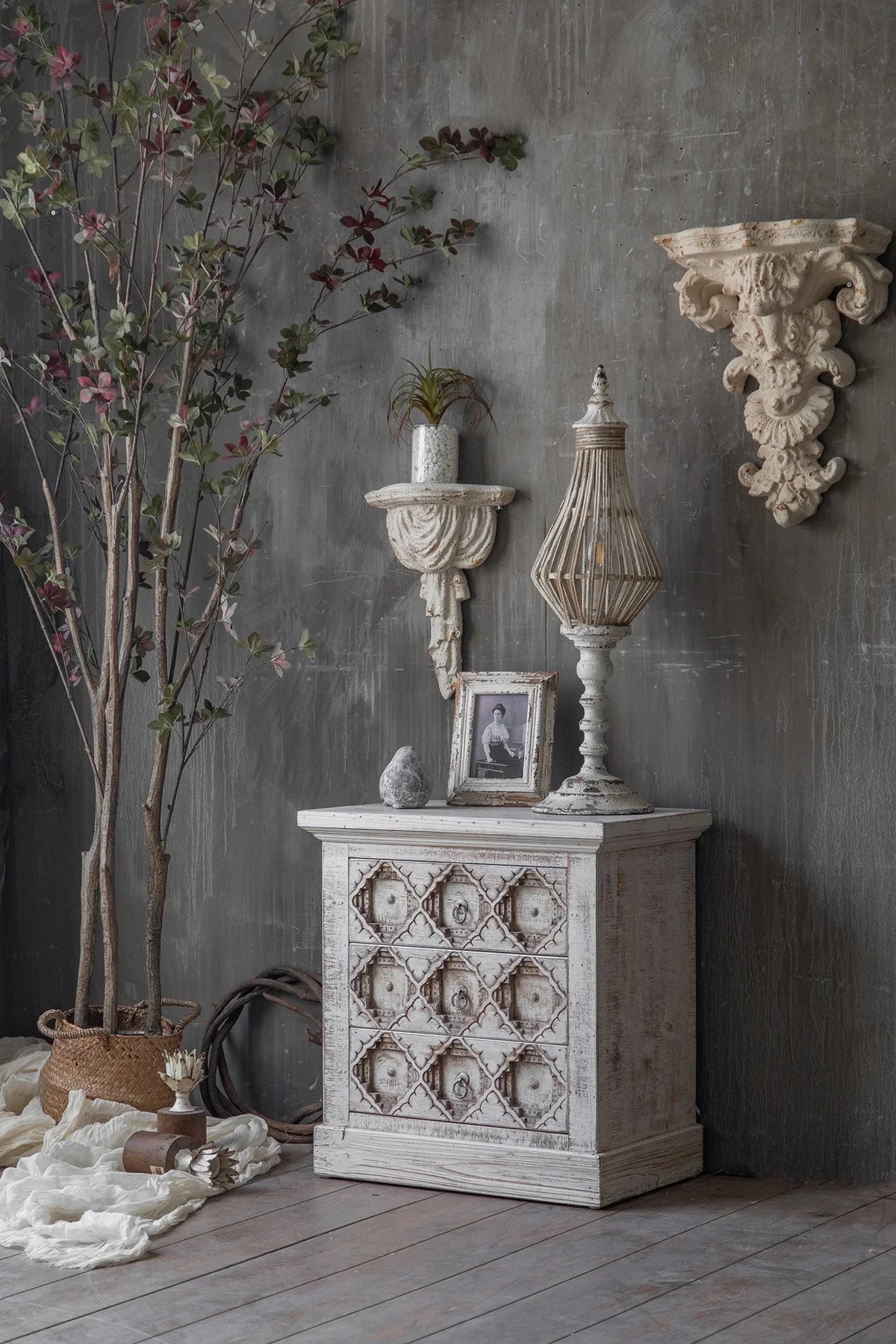 Naksh Bedside Table