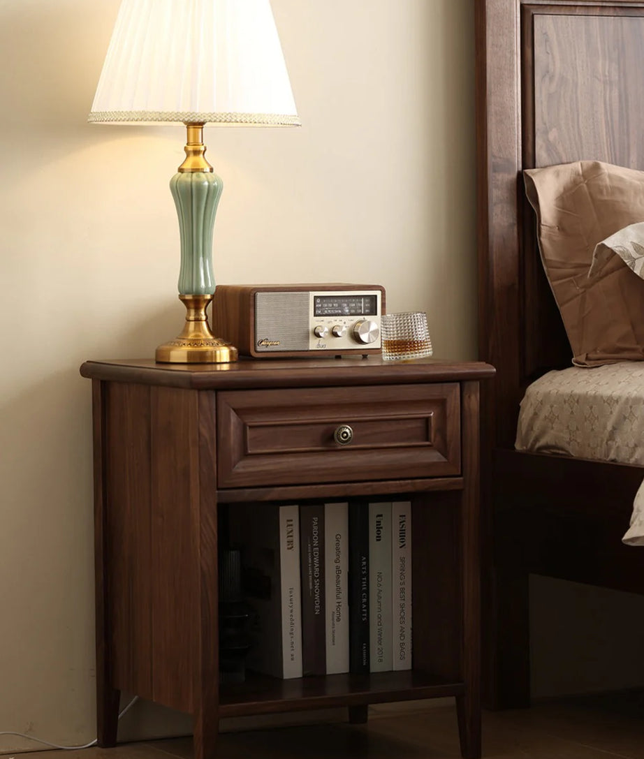 Elle Bedside