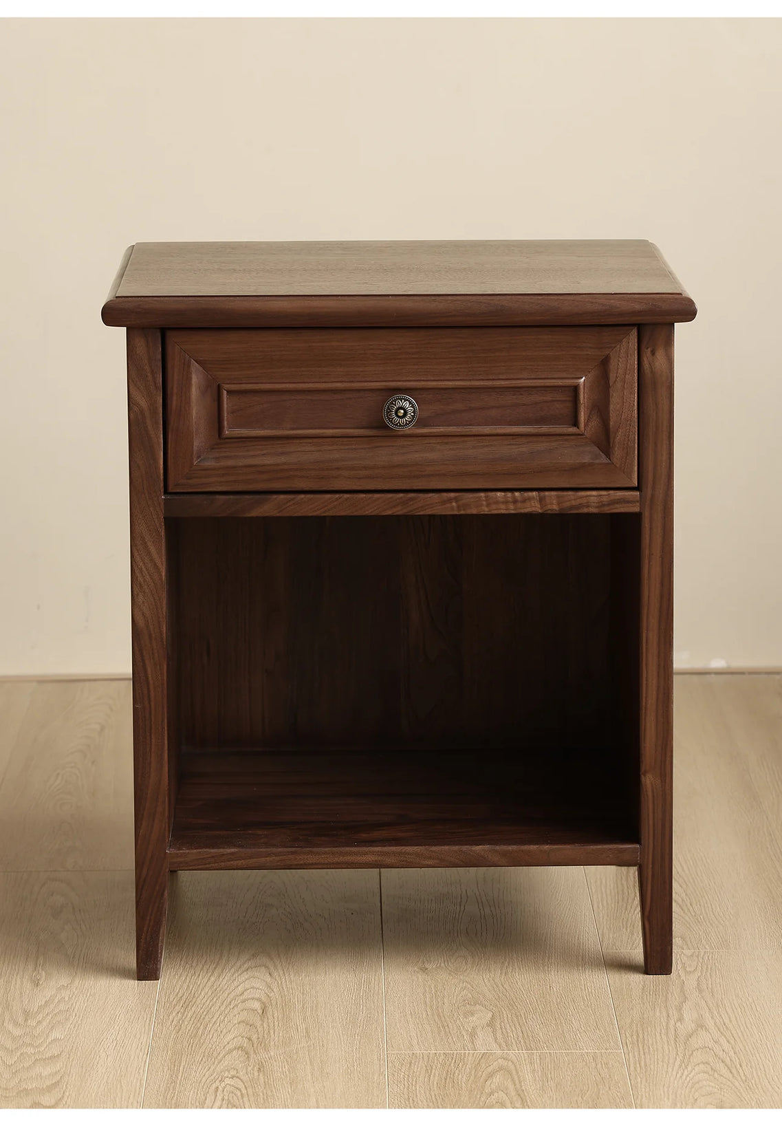 Elle Bedside