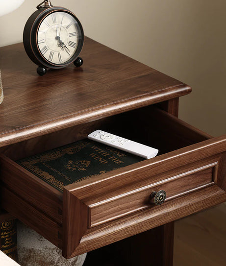Elle Bedside