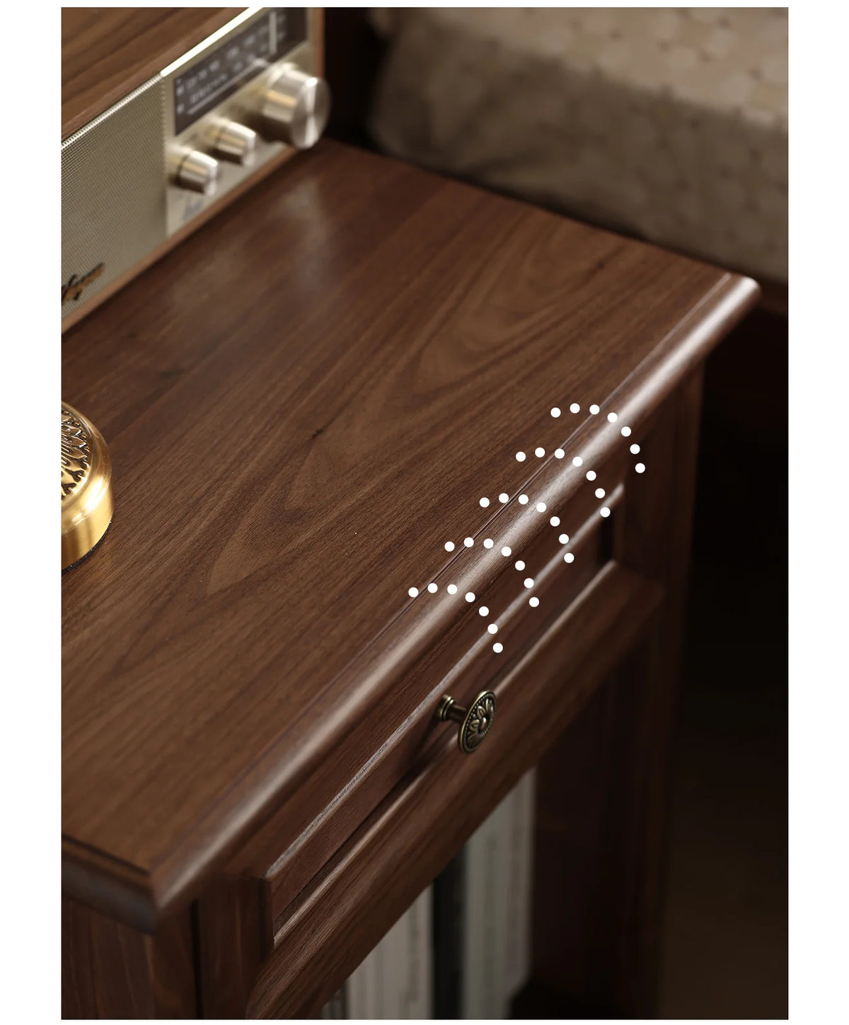 Elle Bedside