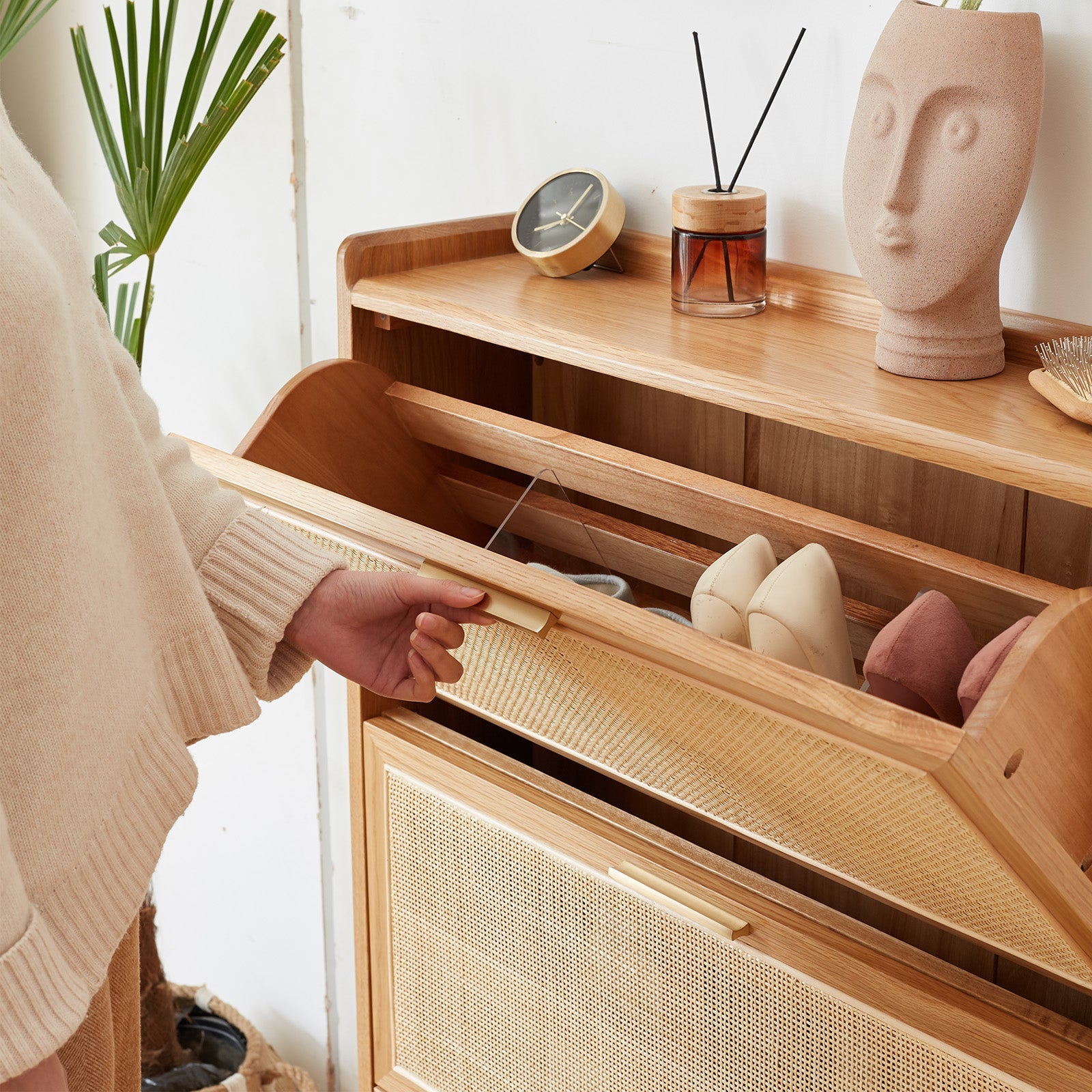 Grapple Shoe Cabinet - Ramgarh Crafts